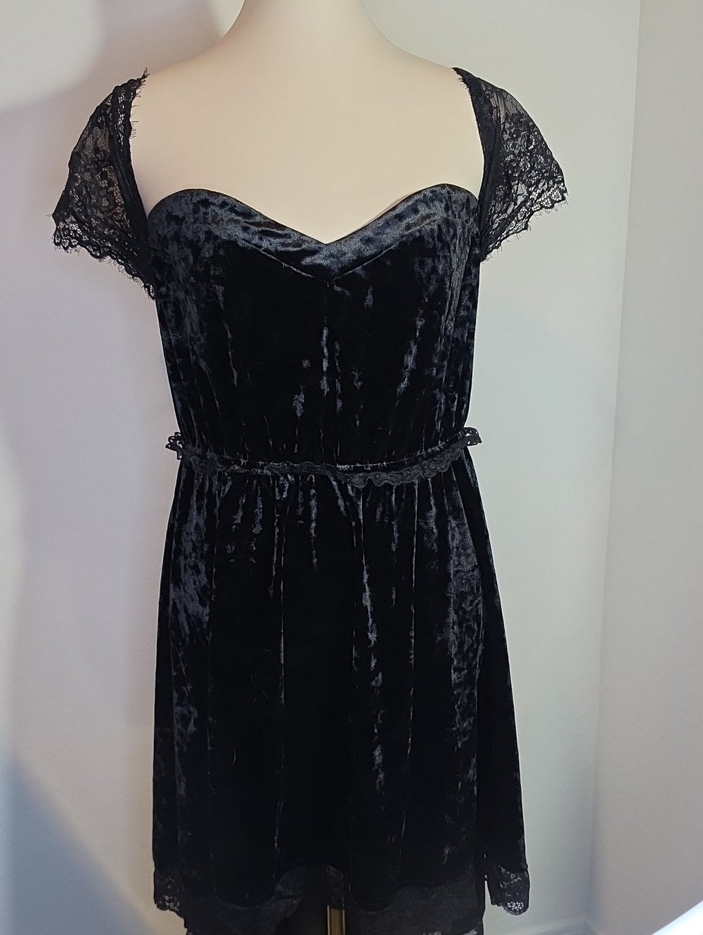 Black Goth Velvet Lace Cap-Sleeve Women's High-Low Dress Plus Size 2 XL